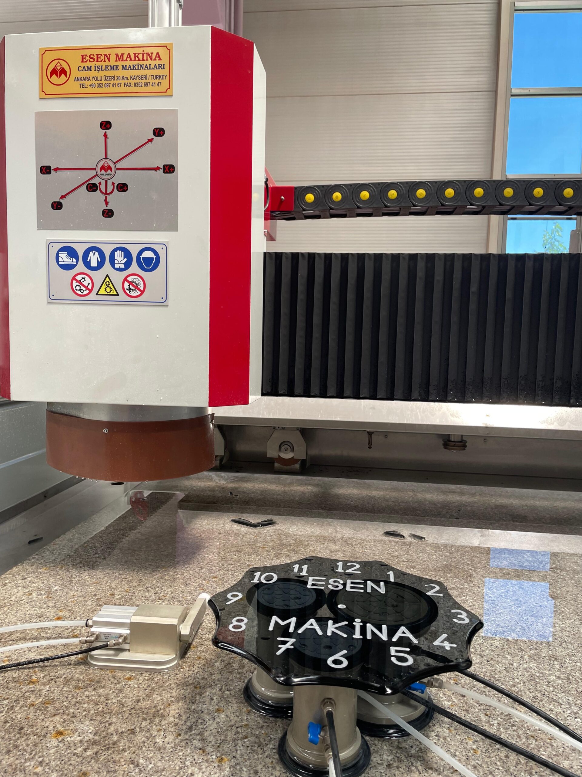 CNC 4 Eksen Cam (KANAL, RODAJ, FREZE) İşleme Makinası